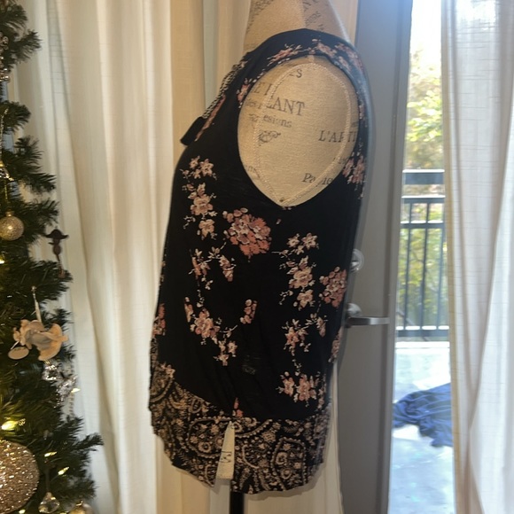 Lucky Brand sleeveless blouse navy blue pink white floral design women’s shirt S - Picture 3 of 8